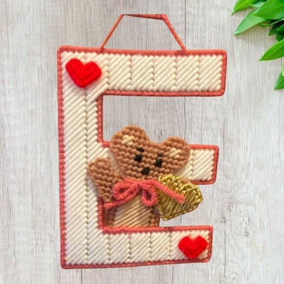 Vintage Plastic Canvas Valentine’s Day LOVE Door Hanging - Picture 5 of 5